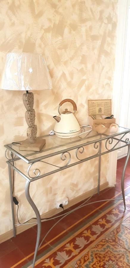 Chez Dedou Et Madou Bed & Breakfast Florensac Екстериор снимка