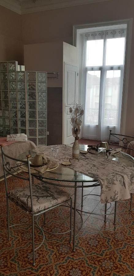 Chez Dedou Et Madou Bed & Breakfast Florensac Екстериор снимка