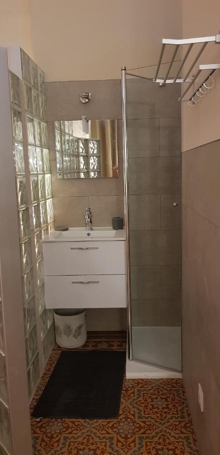 Chez Dedou Et Madou Bed & Breakfast Florensac Екстериор снимка