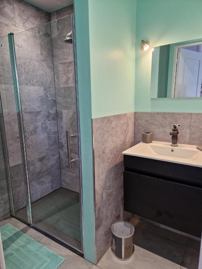 Chez Dedou Et Madou Bed & Breakfast Florensac Екстериор снимка